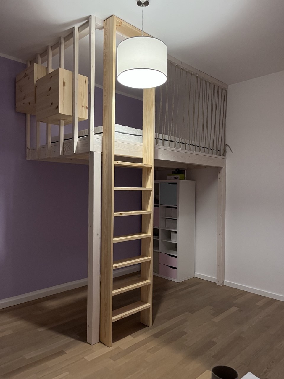 Montiertes Hochbett im Kinderzimmer